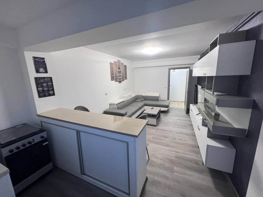 Lovely Flat With Bathtub 5 Mins From Center Craiova Eksteriør bilde