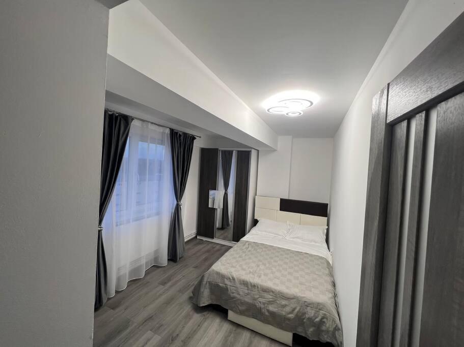 Lovely Flat With Bathtub 5 Mins From Center Craiova Eksteriør bilde