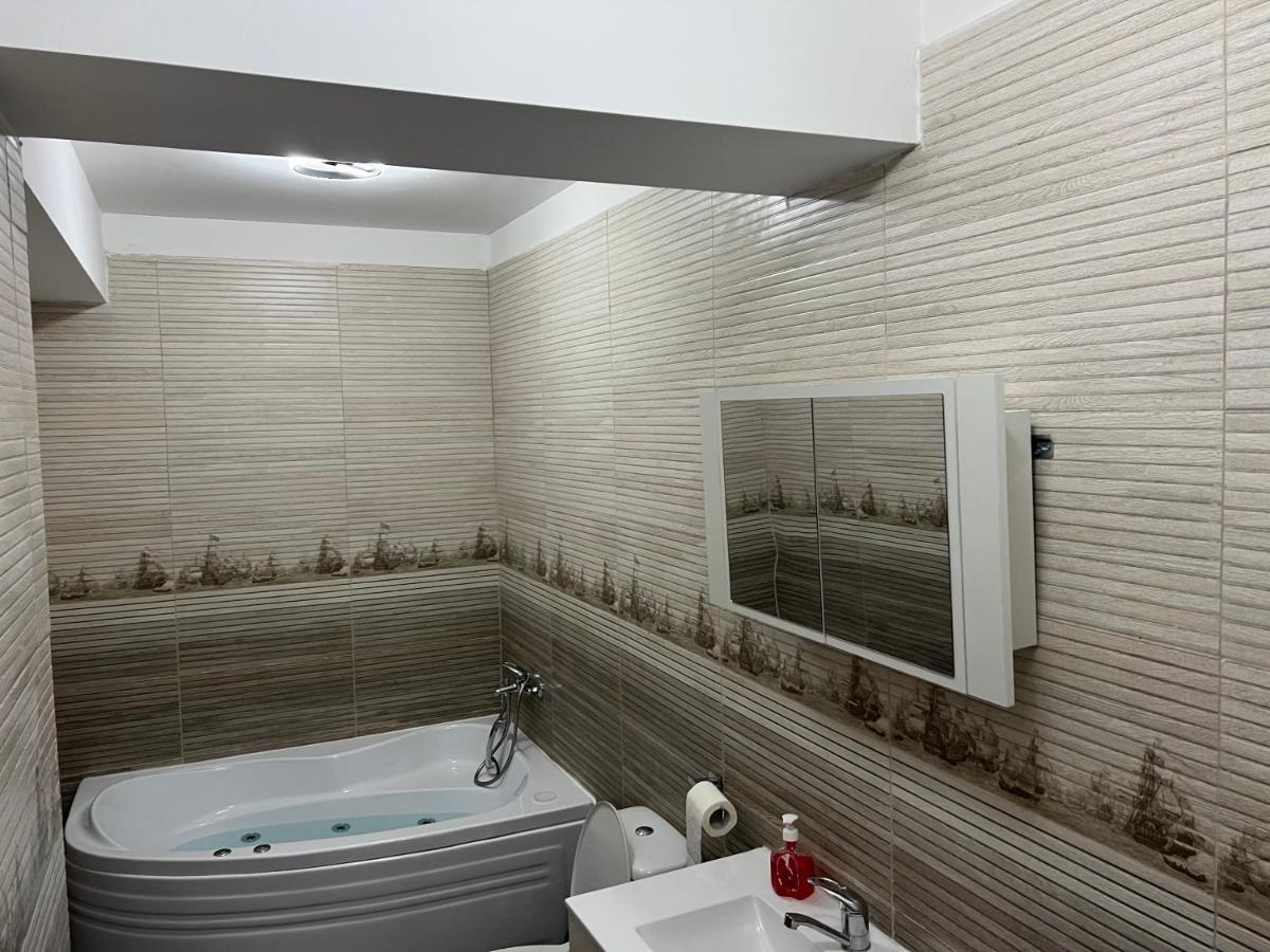 Lovely Flat With Bathtub 5 Mins From Center Craiova Eksteriør bilde
