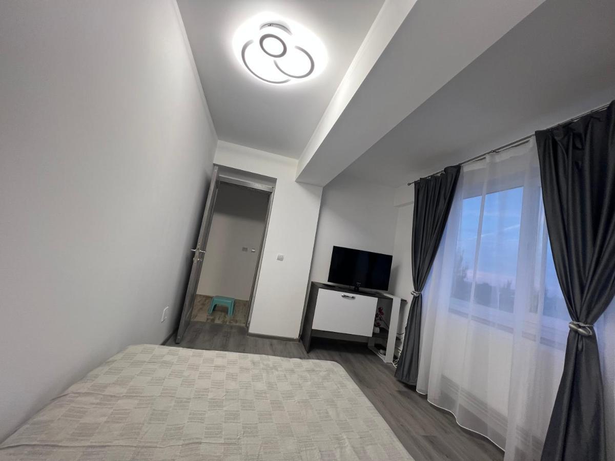 Lovely Flat With Bathtub 5 Mins From Center Craiova Eksteriør bilde